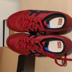 Men's 10.5 Ultimate 81s Tiger Onitsukas by Asics brand new burgundy with mesh